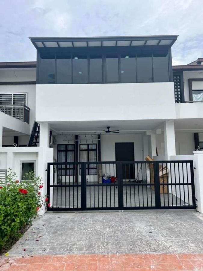 Faridz Homestay At Myra Saujana Kampong Simpang Empat 외부 사진