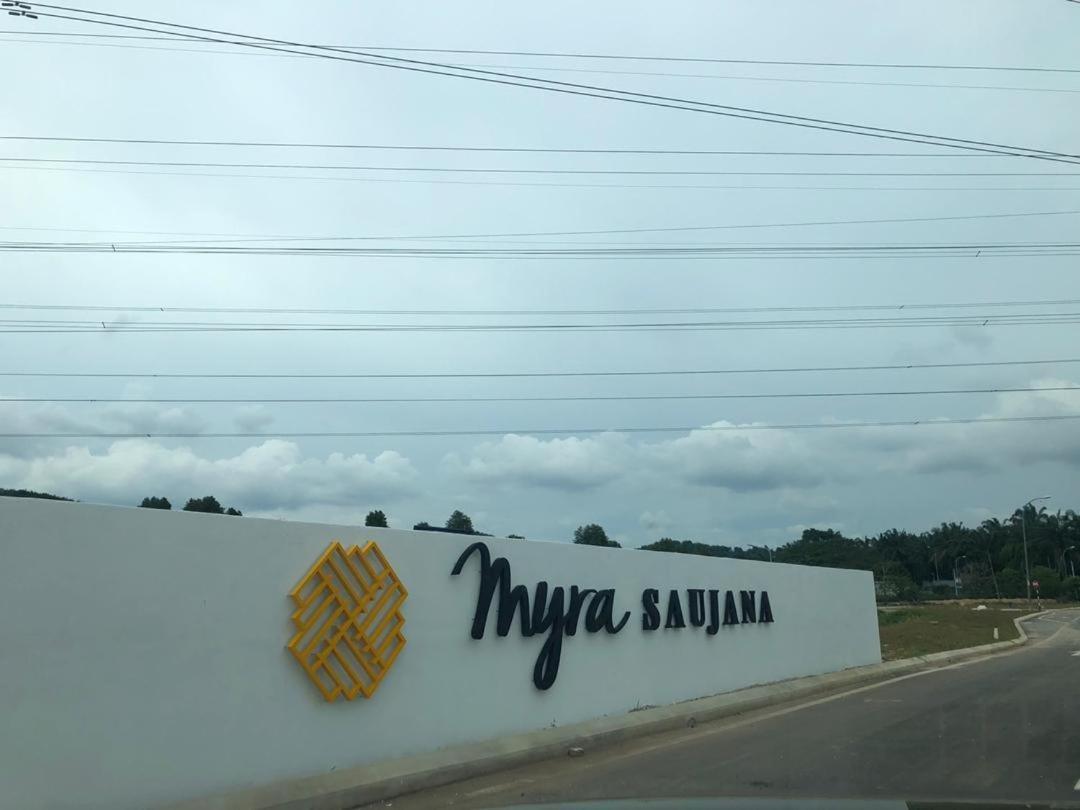 Faridz Homestay At Myra Saujana Kampong Simpang Empat 외부 사진